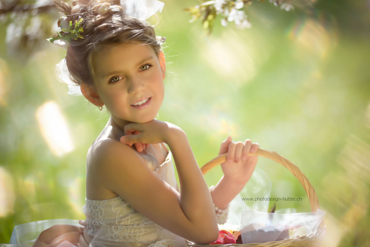 • Kinderportrait  • Mädchenfoto  • Blumenkind  • Naturfotografie  • Outdoor Shooting  • Sommerfoto  • Frühlingsfoto  • Jugendfotografie  • Unbeschwertheit  • Natürlichkeit  • Märchenhaft  • Zauberhaft  • Licht & Schatten  • Portrait im Grünen  • Kreatives Portrait  • Fine Art Photography  • Außenaufnahmen  • Leichtigkeit  • Kindheit im Licht