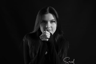 Schwarzweiß  • Portraitfotografie  • Kunstportrait  • Ausdrucksstark  • Charakterportrait  • Emotionen  • Fotokunst